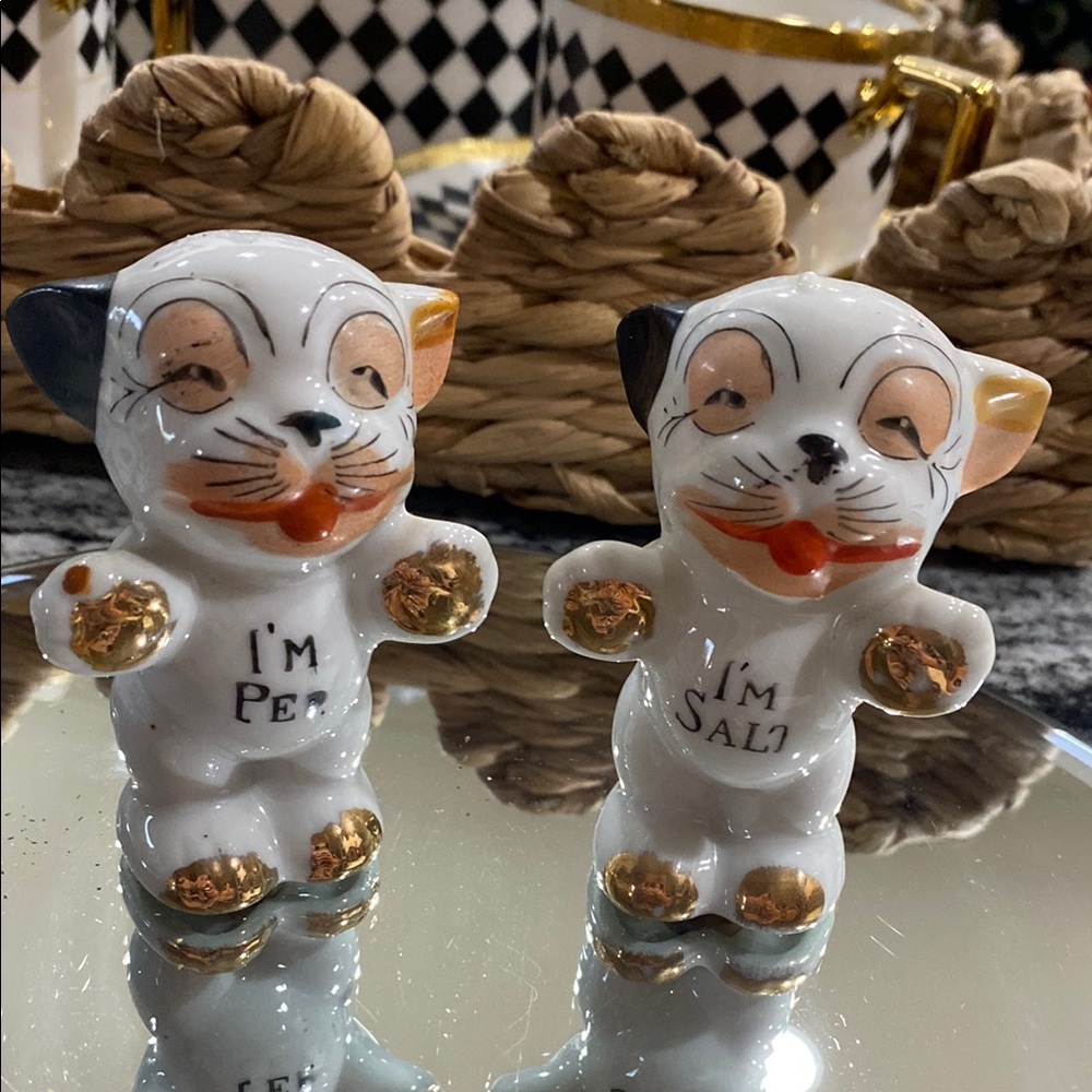 Vintage White Ceramic 'I'm Salt & I'm Pep' Bonzo Dog Gold Paws Salt and Pepper!